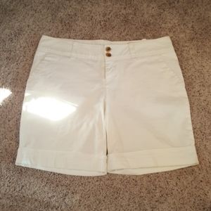WASSINO ♡ Beautiful White Stretchy Cotton | Spandex Blend Bermuda Shorts 12